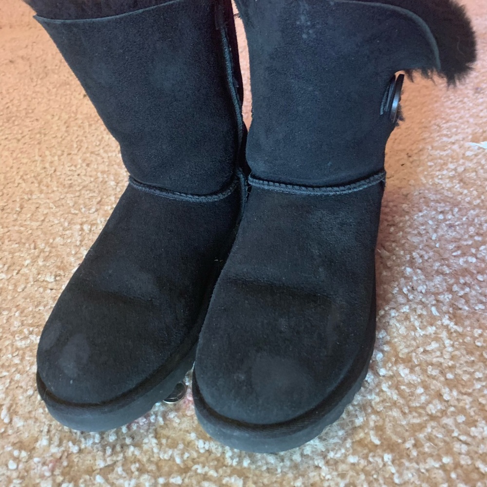 Black Ugg’s size 7 women